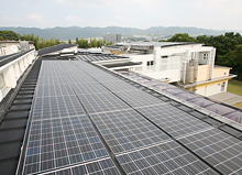 府有施設屋根土地貸し発電公募事業　京都府立桃山学園太陽光発電所（株式会社 藤井組との共同事業です）